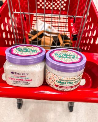 🎉HAPPY BIRTHDAY @treehut ! Excited to try their new BIRTHDAY CAKE🧁 shea sugar scrub and whipped shea body butter NOW AVAILABLE at @target
The sugar scrub smells like funfetti and whipped body butter smells like a very faint vanilla 🎉🧁#treehut #treehutscrub #treehutsheabutter #targetfinds #hygiene #selfcare #target #happybirthday #treehutbirthdaycake #fragrance #bodycare #foryou #explorepage